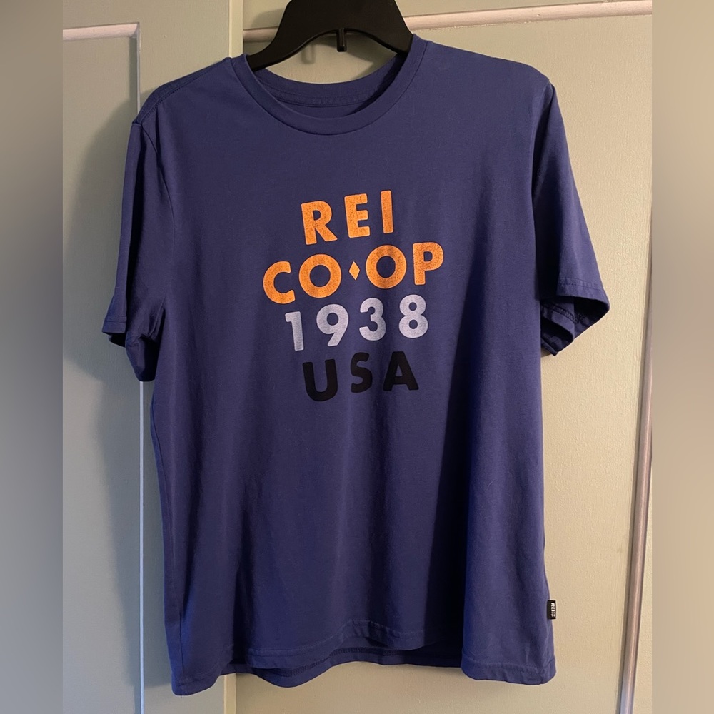 Men’s REI t-shirt